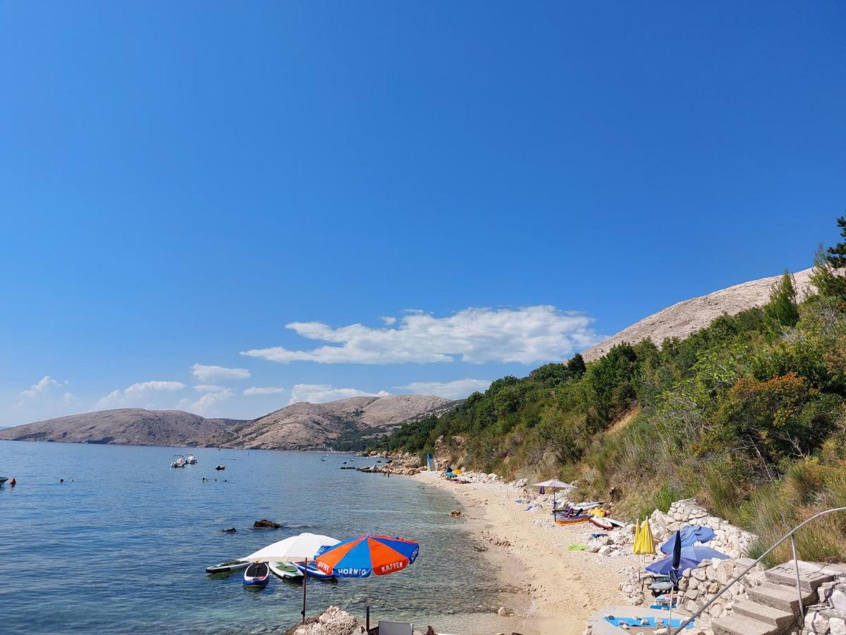 Apartmani Denis Stara Baška Kültér fotó