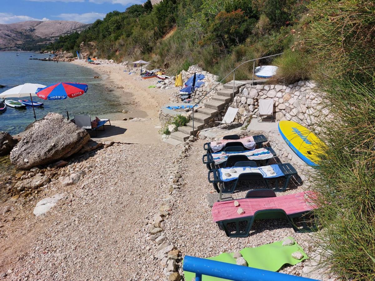 Apartmani Denis Stara Baška Kültér fotó