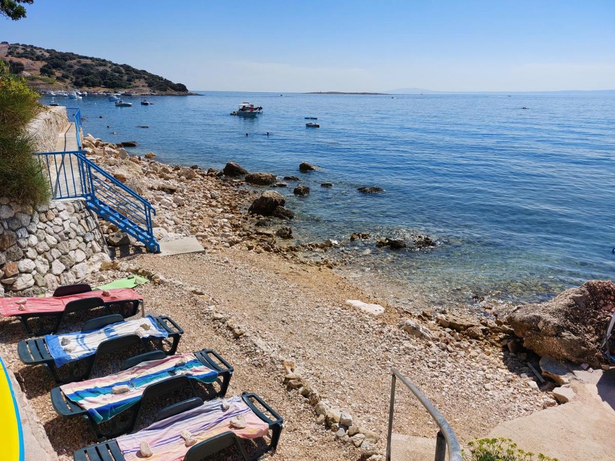 Apartmani Denis Stara Baška Kültér fotó